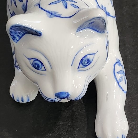 Blue and White Hand Painted Porcelain Cat Made in Thailand - Picture 6 of 10